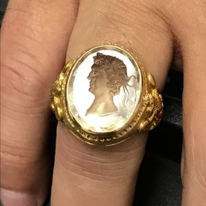 Gents 18kt yellow gold carved Quartz Ring